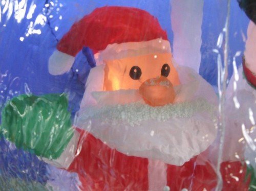 Opblaasfiguur - Kerstboom met bewegende sneeuw (interactief)